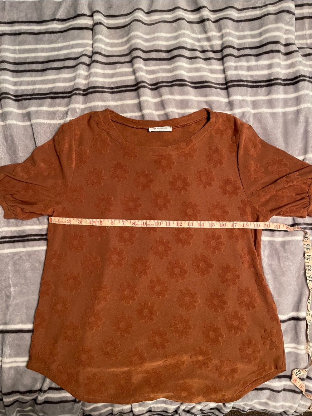 Textured Floral Short Sleeve Tee in Rust-new never worn